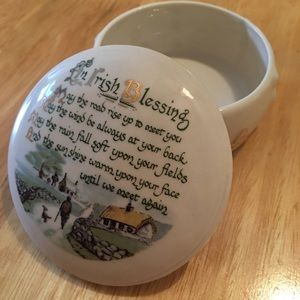 BELLEEK Classic Irish Blessing Trinket Box